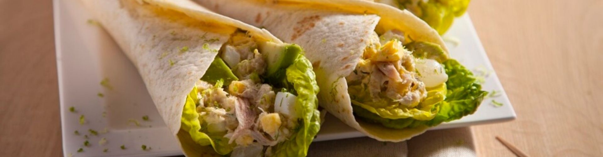 huisgemaakte makreel-/eiersalade wraps